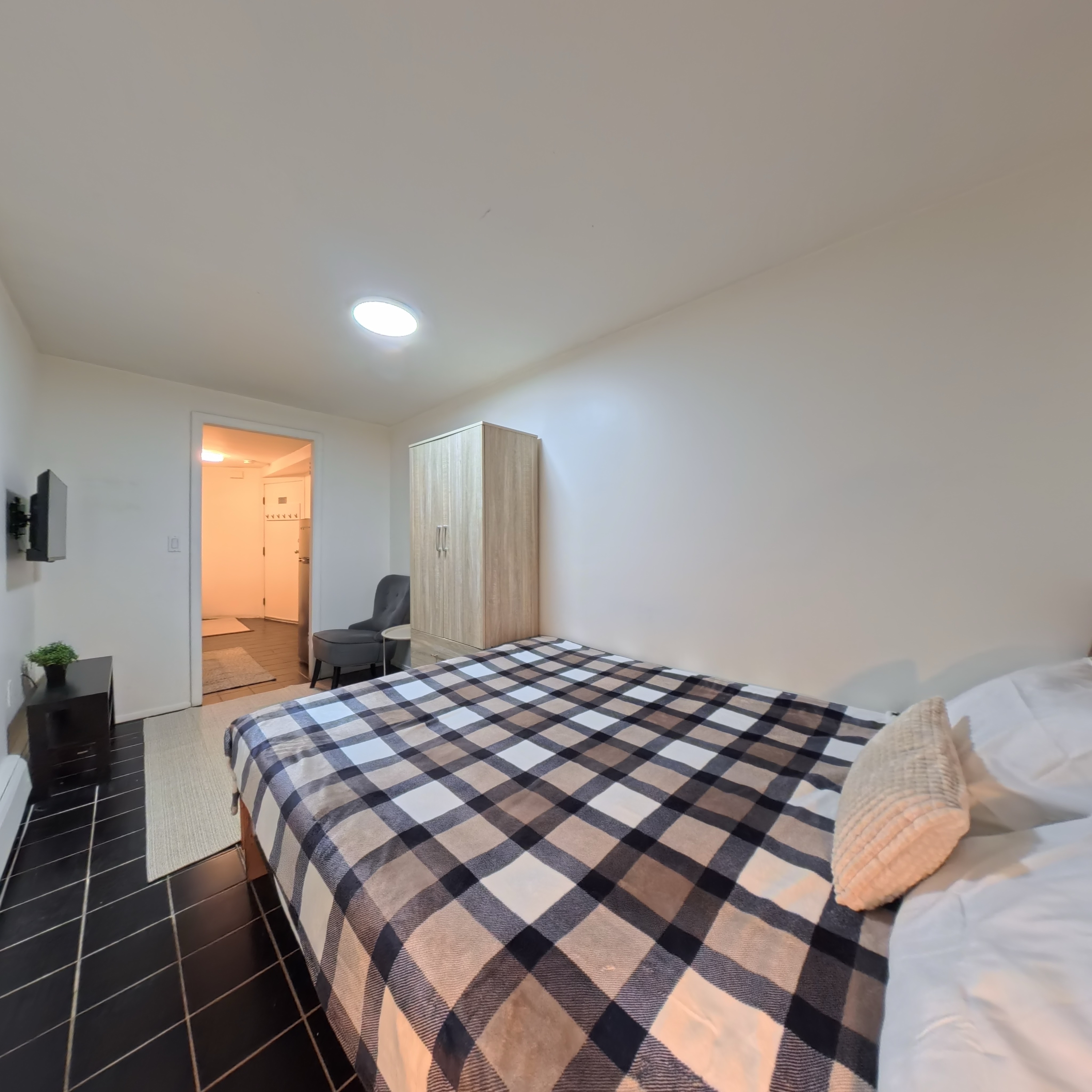 1517 Comox Street - 3