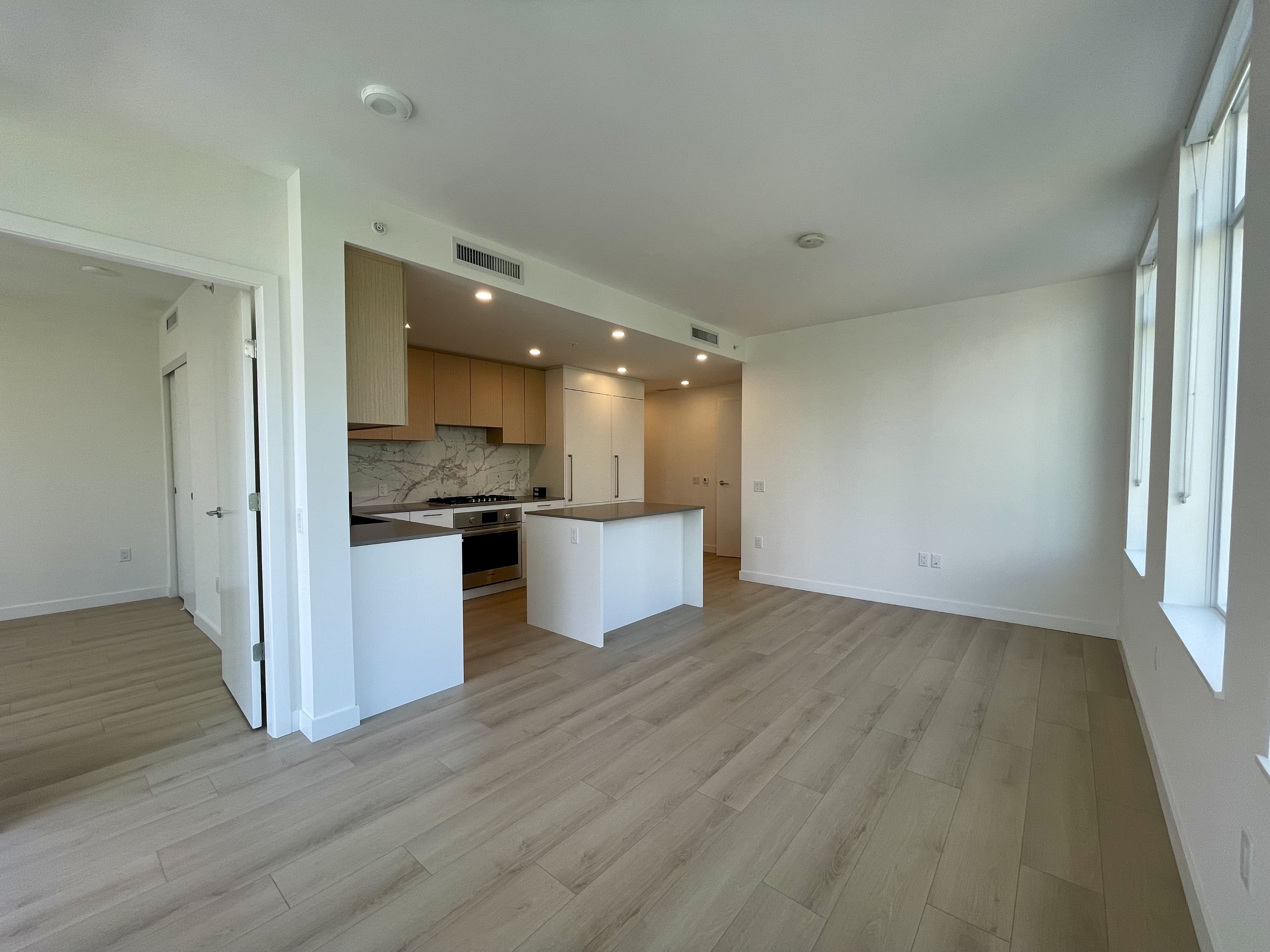 6468 Willingdon Avenue - 506
